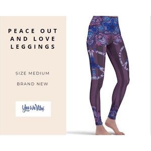 Yes We Vibe Peace Out and Love Leggings Size Medium NEW